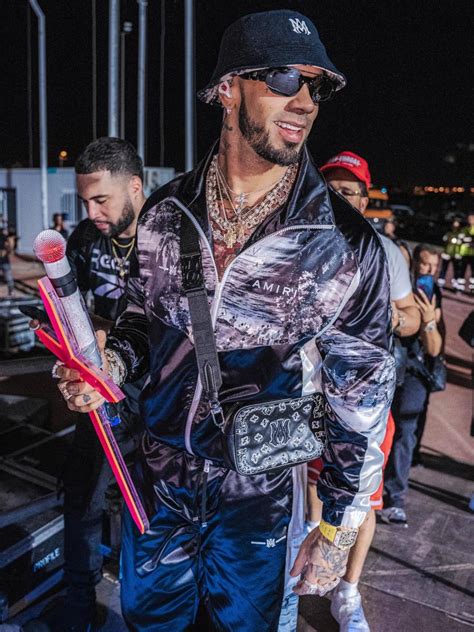 anuel versace